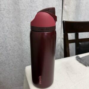 Owala 32 oz (Black Cherry)